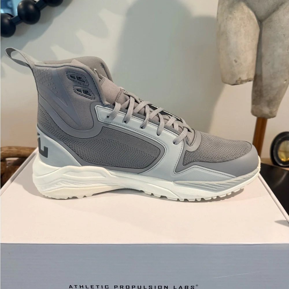 APL TechLoom Defender Men’s Sneakers – Size 9.5 (NEW WITH TAGS)